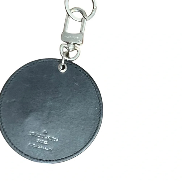 ❌SOLD❌
Louis Vuitton Epi Flowers Bag Charm or Key Holder - Picture 4 of 4